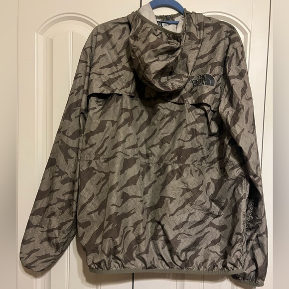 NORTHFACE Men’s Camo Wind Jacket, XL - Picture 2 of 8